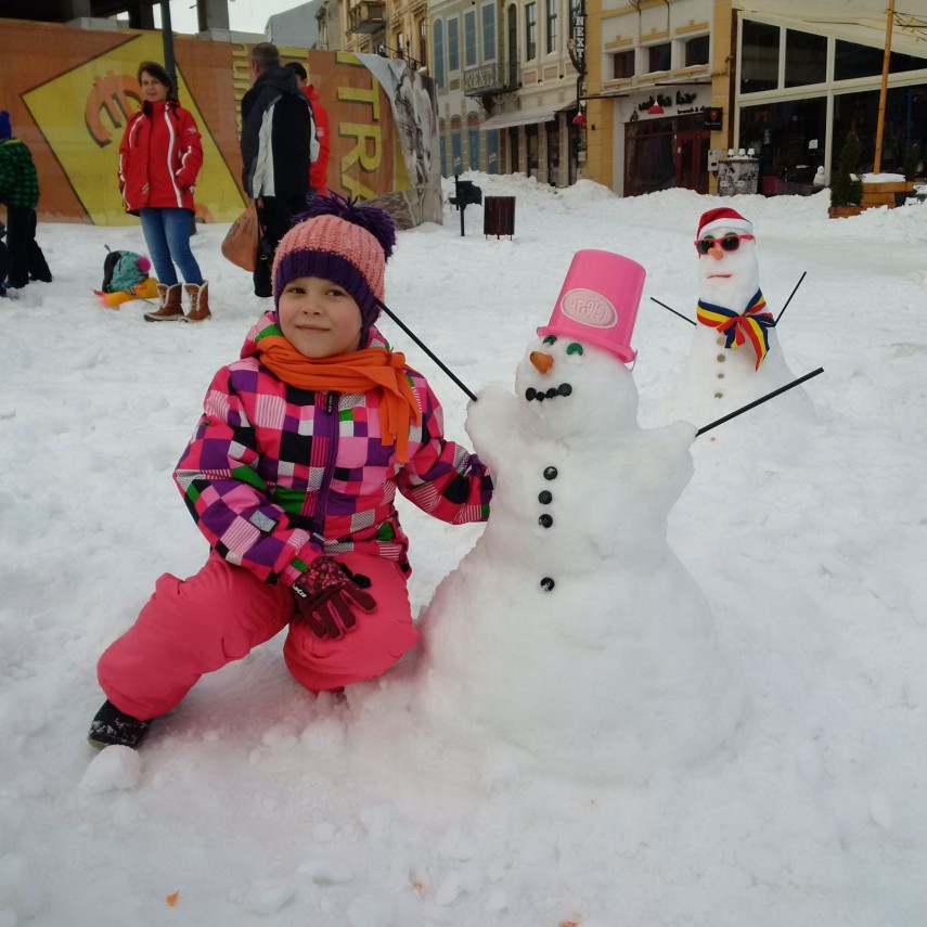 inedit piata ovidiu plina de oameni de zapada si zambete de copii galerie foto 620468 inedit piata ovidiu plina de oameni de zapada si zambete de copii galerie foto 620468