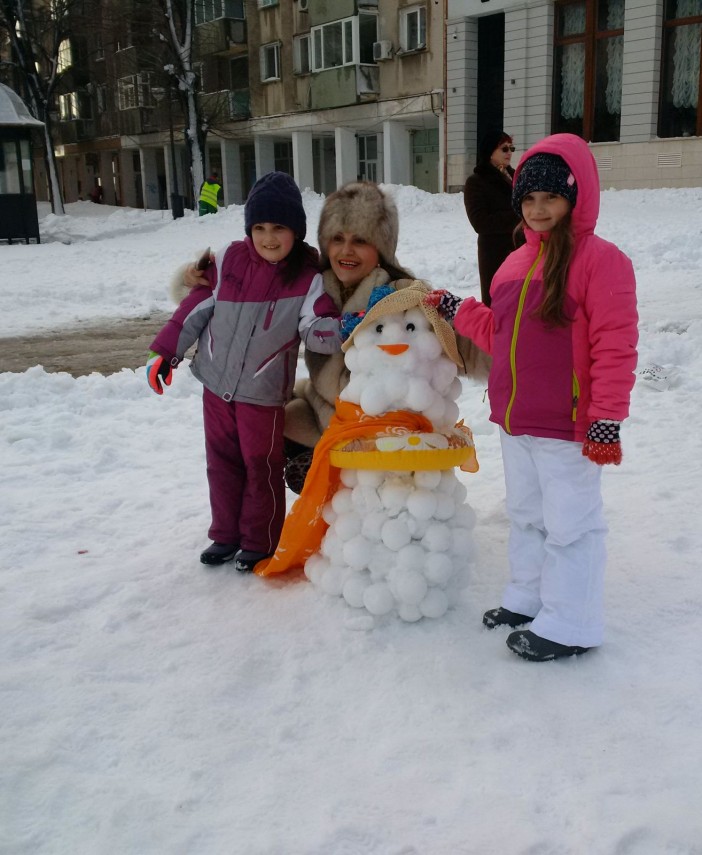 inedit piata ovidiu plina de oameni de zapada si zambete de copii galerie foto 620468 inedit piata ovidiu plina de oameni de zapada si zambete de copii galerie foto 620468