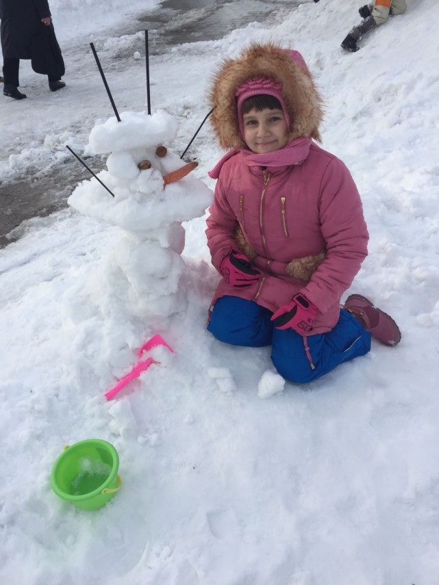 inedit piata ovidiu plina de oameni de zapada si zambete de copii galerie foto 620468 inedit piata ovidiu plina de oameni de zapada si zambete de copii galerie foto 620468