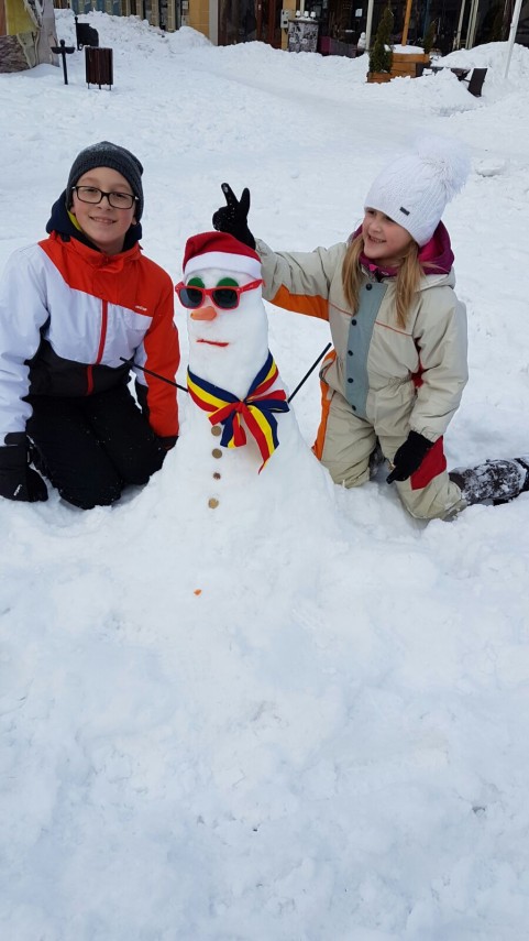 inedit piata ovidiu plina de oameni de zapada si zambete de copii galerie foto 620468 inedit piata ovidiu plina de oameni de zapada si zambete de copii galerie foto 620468