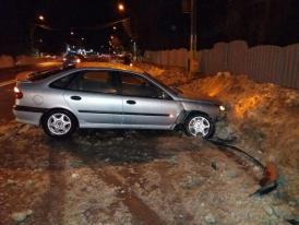 A intrat cu mașina într-un morman de zăpadă în Valu lui Traian (galerie foto)