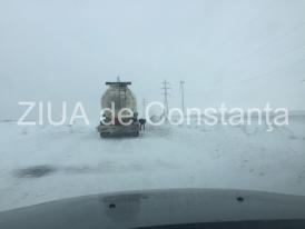 UPDATE 2 Vizibilitate redusă pe DN22 Constanţa - Tulcea și DN2A Constanţa - Hârşova. Antemergător şi utilaj de deszăpezire  
