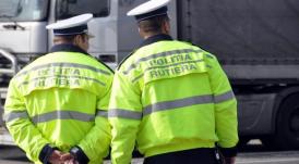 Trimiși în judecată după ce au încercat să mituiască doi polițiști