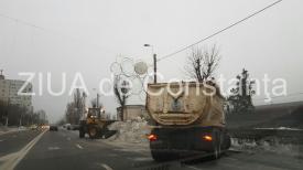 Se ridică zăpada pe bulevardul IC Brătianu, din Constanţa