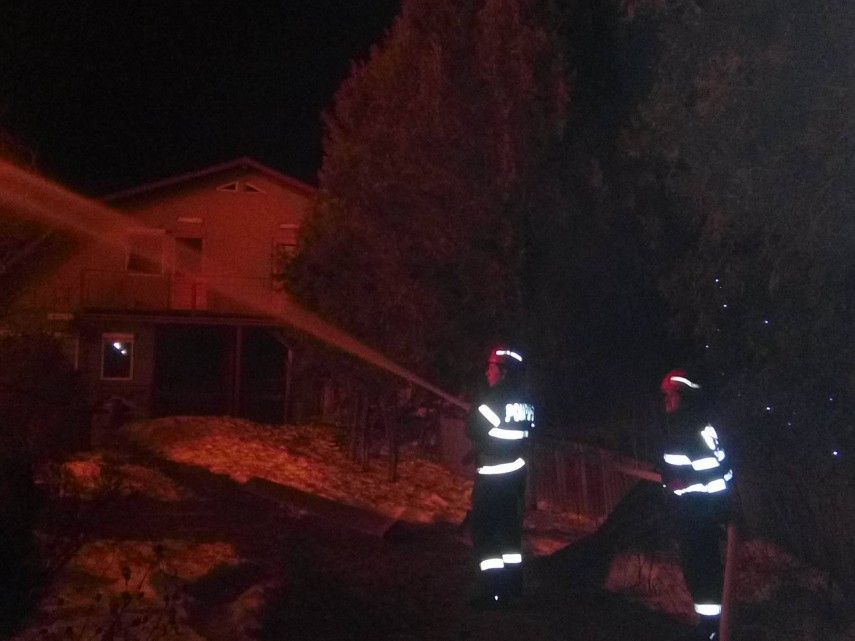 interventie la incendiu de patru ore o casa a ars complet galerie foto 622060 interventie la incendiu de patru ore o casa a ars complet galerie foto 622060