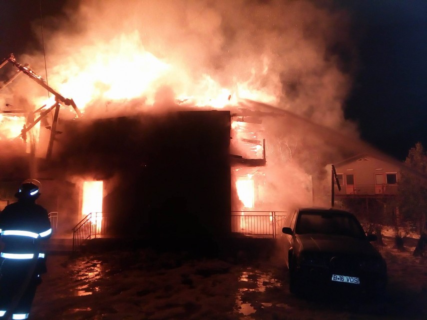 interventie la incendiu de patru ore o casa a ars complet galerie foto 622060 interventie la incendiu de patru ore o casa a ars complet galerie foto 622060