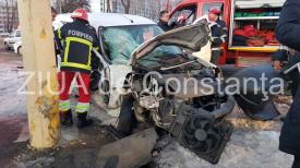 UPDATE 1. Accident în Mamaia. Mașina unei firme de curierat, făcută praf. Intervine descarcerarea (galerie foto + video)       