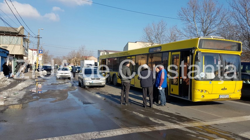 accident rutier in constanta la intersectia strazilor cumpenei cu aurel vlaicu 622175 accident rutier in constanta la intersectia strazilor cumpenei cu aurel vlaicu 622175