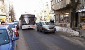 Un candidat nou la parcări aiurea. Strada Răscoalei 1907 din Constanța, blocată din nou
