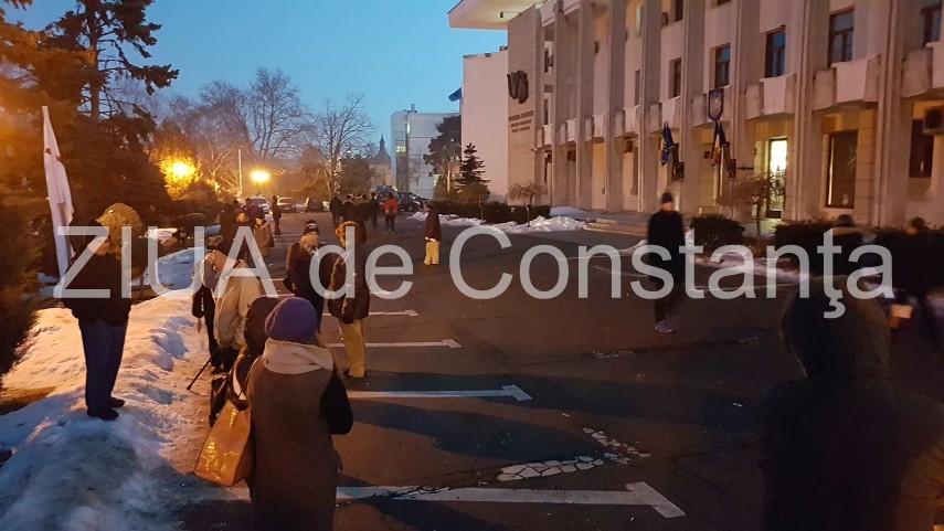 constantenii se strang din nou la prefectura 622455