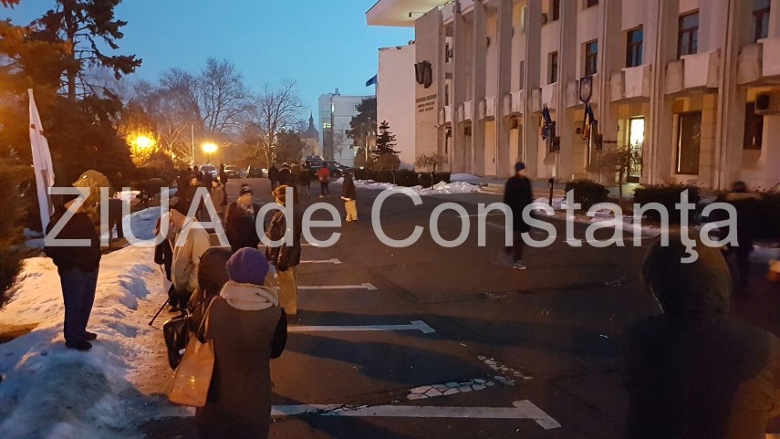 constantenii se strang din nou la prefectura 622455