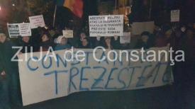 Fotoreportaj Constanţa îşi strigă revolta! Tot mai mulţi participanţi la mişcările de protest! Ce s-a scandat   