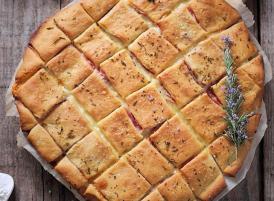 Tarta crocanta umpluta cu sunca si cascaval