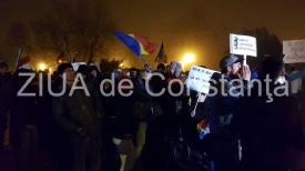 #ziua 8. LIVE TEXT. Aproximativ 200 de manifestanți printre care și o persoană cu dizablități Constanţa iese, din nou, în stradă (galerie foto + video)     