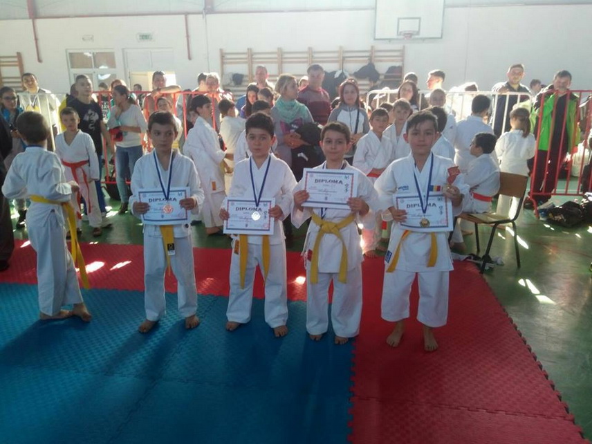 cs atemi karate 24 de medalii la cupa bailor pucioasa copiii se pregatesc pentru nationale si europene cs atemi karate 24 de medalii la cupa bailor pucioasa copiii se pregatesc pentru nationale si europene