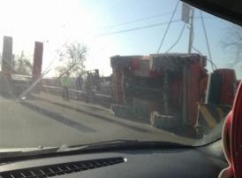 Accident pe podul de la Năvodari. Un utilaj s-a răsturnat