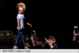 Un model cu sindromul Down și-a lansat o linie de vestimentație 