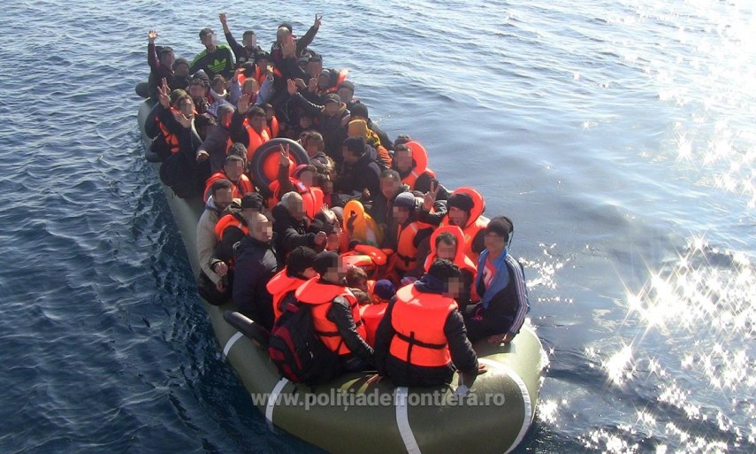 politistii de frontiera din cadrul garzii de coasta au salvat 79 de persoane pe marea egee galerie foto politistii de frontiera din cadrul garzii de coasta au salvat 79 de persoane pe marea egee galerie foto