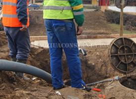 Lucrări de înlocuire a unui hidrant pe bulevardul Tomis din Constanţa
