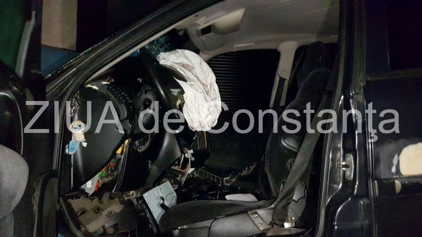 accident rutier cu doua persoane incarcerate la albesti 625468 accident rutier cu doua persoane incarcerate la albesti 625468