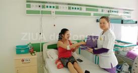 Flori, ciocolată şi cuvinte de încurajare. Pacientele din Constanţa, răsfăţate de echipa Arimex Comexim 2000 SRL