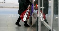 Sondaj de opinie Ce spun părinţii despre legalizarea cadourilor pentru dascăli la ocazii speciale