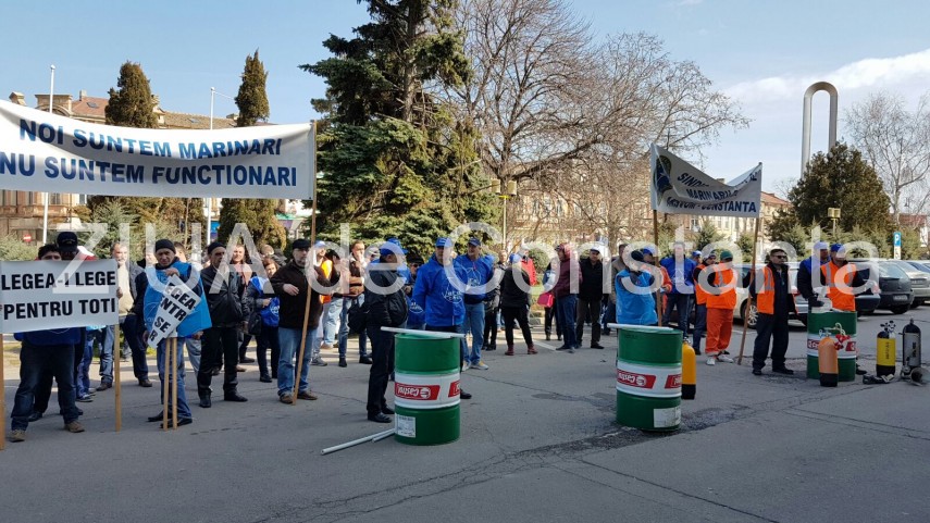 protest zgomotos in fata prefecturii constanta 626424 protest zgomotos in fata prefecturii constanta 626424