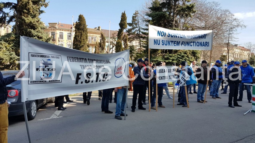 protest zgomotos in fata prefecturii constanta 626424 protest zgomotos in fata prefecturii constanta 626424