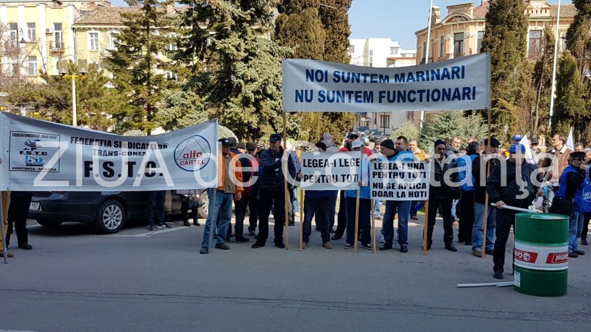 protest zgomotos in fata prefecturii constanta 626424 protest zgomotos in fata prefecturii constanta 626424