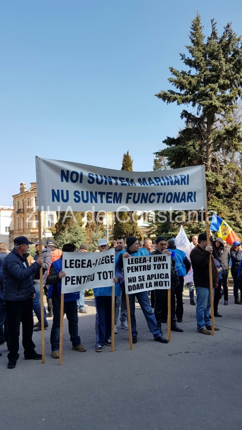 protest zgomotos in fata prefecturii constanta 626424 protest zgomotos in fata prefecturii constanta 626424