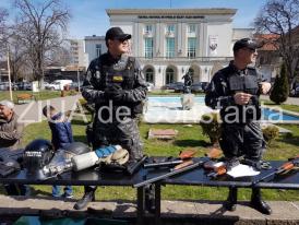 Arme și echipamente ale Poliției, expuse publicului. Doritorii le-au putut admira de aproape. Au avut loc și demonstrații (fotoreportaj)