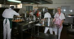 Meniu de sărbătoare de Buna Vestire, oferit de echipa Arimex Comexim 2000 SRL pacienţilor din Constanţa