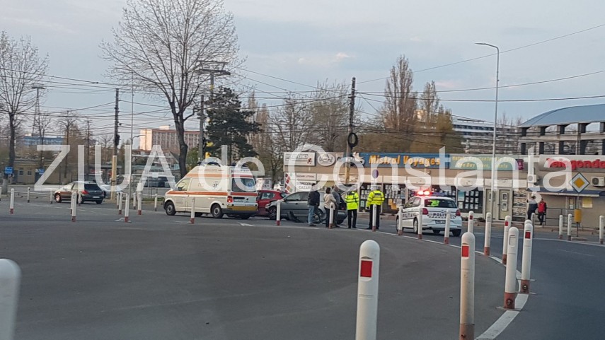 accident rutier la intrare in statiunea mamaia o persoana a facut atac de panica 628580 accident rutier la intrare in statiunea mamaia o persoana a facut atac de panica 628580