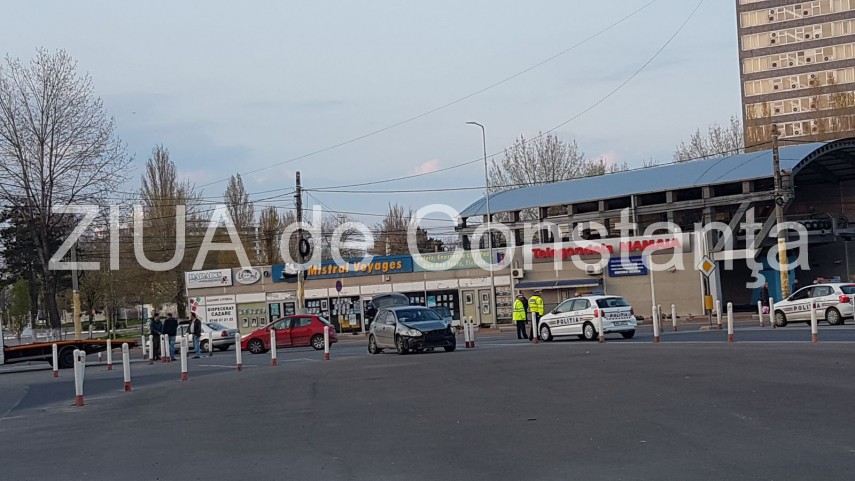 accident rutier la intrare in statiunea mamaia o persoana a facut atac de panica 628580 accident rutier la intrare in statiunea mamaia o persoana a facut atac de panica 628580