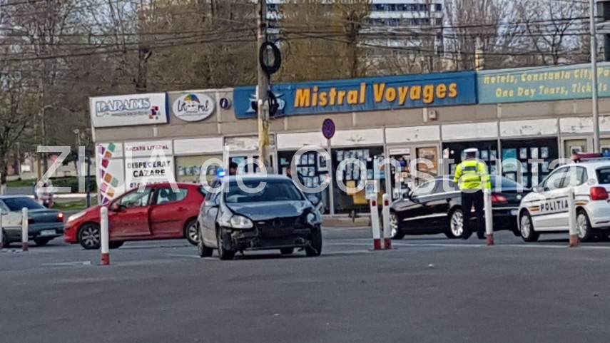 accident rutier la intrare in statiunea mamaia o persoana a facut atac de panica 628580 accident rutier la intrare in statiunea mamaia o persoana a facut atac de panica 628580