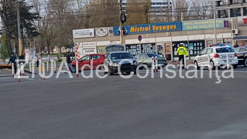 accident rutier la intrare in statiunea mamaia o persoana a facut atac de panica 628580 accident rutier la intrare in statiunea mamaia o persoana a facut atac de panica 628580