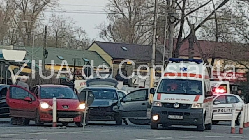 accident rutier la intrare in statiunea mamaia o persoana a facut atac de panica 628580 accident rutier la intrare in statiunea mamaia o persoana a facut atac de panica 628580