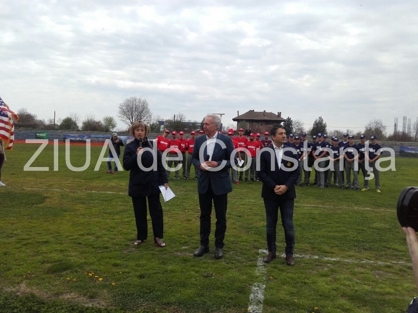 live text elemente decorative americane si mancare traditionala romaneasca meci de baseball sua romania live text elemente decorative americane si mancare traditionala romaneasca meci de baseball sua romania