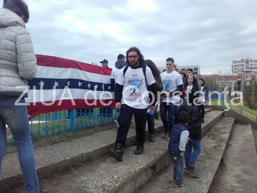 live text elemente decorative americane si mancare traditionala romaneasca meci de baseball sua romania live text elemente decorative americane si mancare traditionala romaneasca meci de baseball sua romania