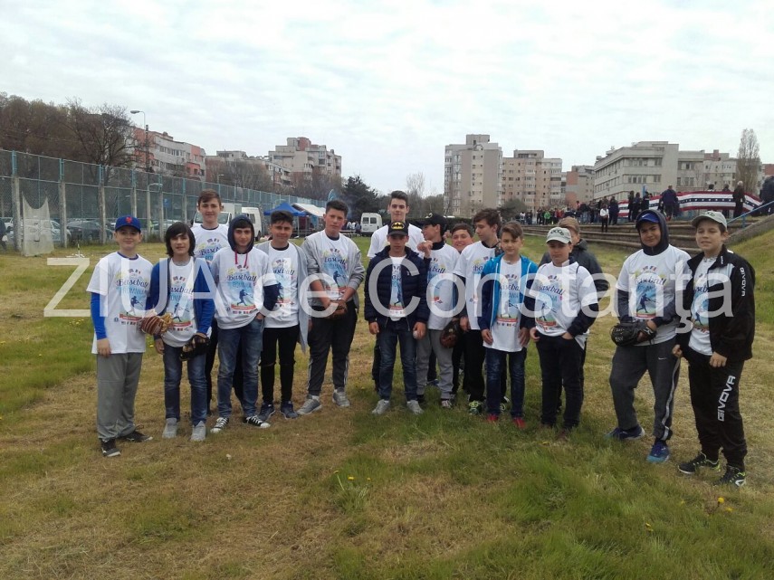 live text elemente decorative americane si mancare traditionala romaneasca meci de baseball sua romania live text elemente decorative americane si mancare traditionala romaneasca meci de baseball sua romania