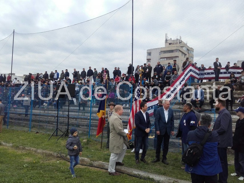 live text elemente decorative americane si mancare traditionala romaneasca meci de baseball sua romania live text elemente decorative americane si mancare traditionala romaneasca meci de baseball sua romania