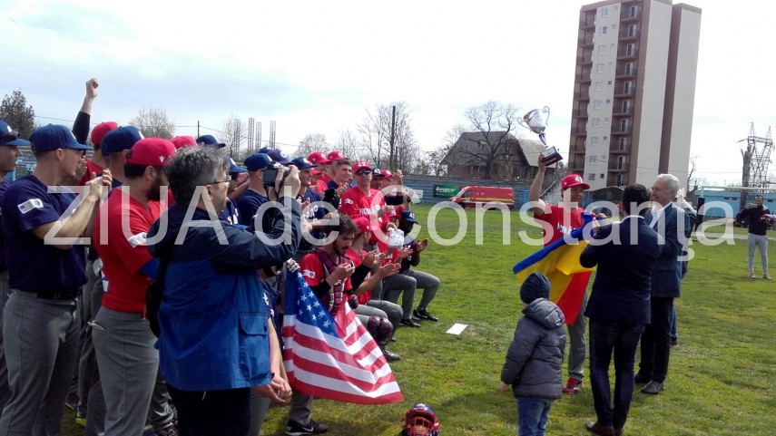 live text elemente decorative americane si mancare traditionala romaneasca meci de baseball sua romania live text elemente decorative americane si mancare traditionala romaneasca meci de baseball sua romania