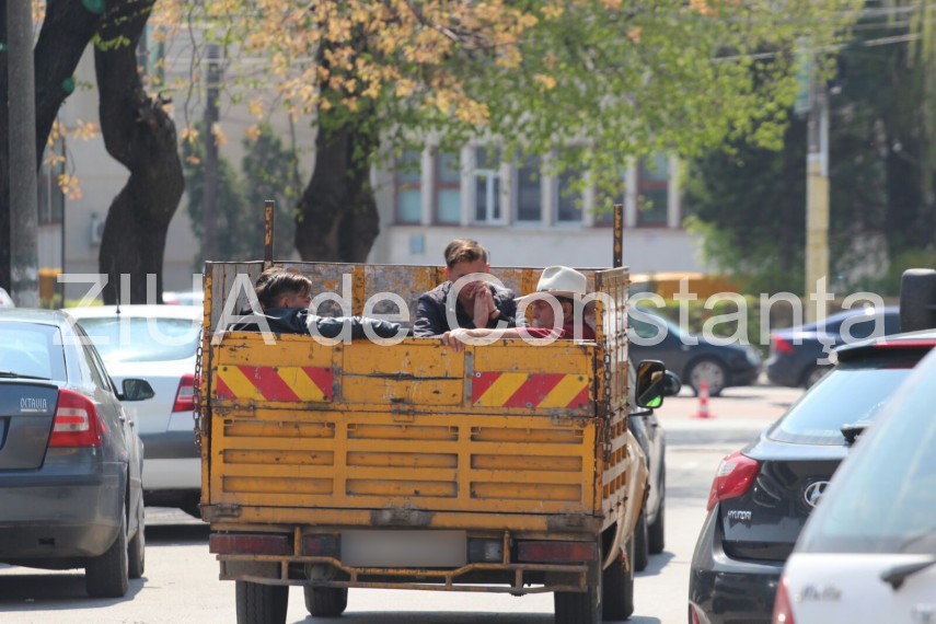 zeci de persoane la cimitirul central din constanta pentru a cinsti amintirea celor adormiti fotoreportaj zeci de persoane la cimitirul central din constanta pentru a cinsti amintirea celor adormiti fotoreportaj