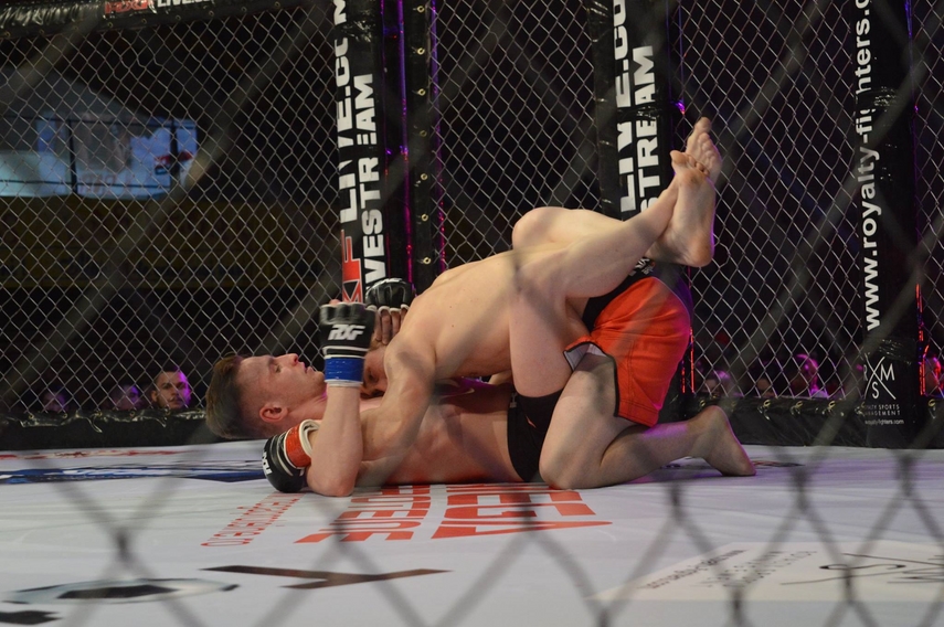 luptator la cs pontica catalin casaru l a invins pe adrian grec si a cucerit din nou centura rxf galerie luptator la cs pontica catalin casaru l a invins pe adrian grec si a cucerit din nou centura rxf galerie