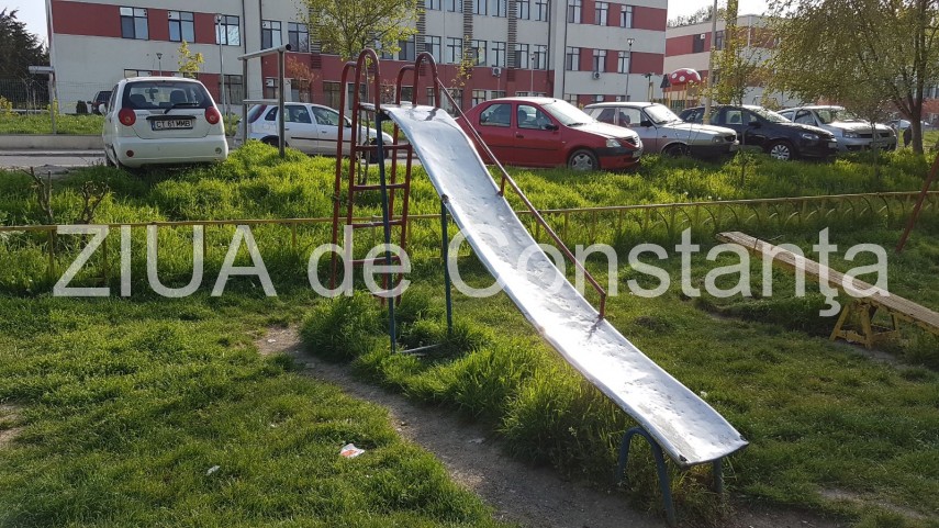 pericol pentru copii la un loc de joaca din tomis nord cum arata leaganele galerie foto 629787 pericol pentru copii la un loc de joaca din tomis nord cum arata leaganele galerie foto 629787
