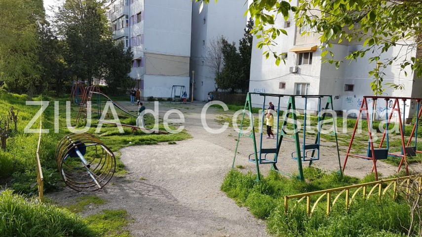 pericol pentru copii la un loc de joaca din tomis nord cum arata leaganele galerie foto 629787 pericol pentru copii la un loc de joaca din tomis nord cum arata leaganele galerie foto 629787