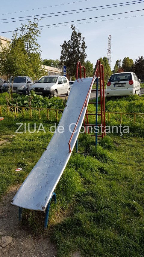 pericol pentru copii la un loc de joaca din tomis nord cum arata leaganele galerie foto 629787 pericol pentru copii la un loc de joaca din tomis nord cum arata leaganele galerie foto 629787
