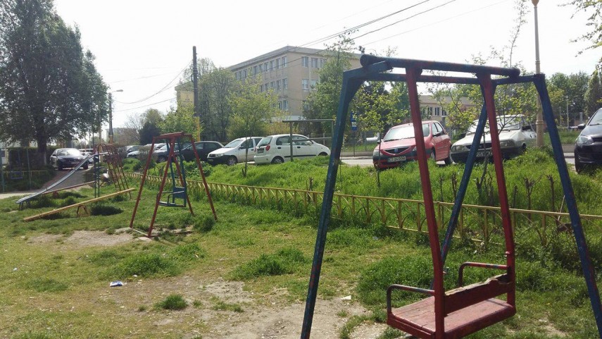 pericol pentru copii la un loc de joaca din tomis nord cum arata leaganele galerie foto 629787 pericol pentru copii la un loc de joaca din tomis nord cum arata leaganele galerie foto 629787