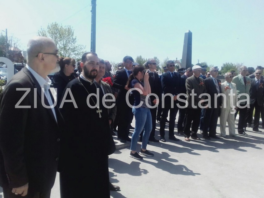 depunere de coroane de flori mormantul ostasului sovietic din constanta galerie foto 630123 depunere de coroane de flori mormantul ostasului sovietic din constanta galerie foto 630123