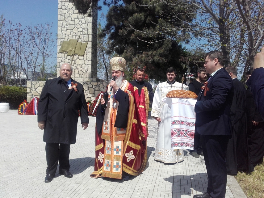 depunere de coroane la constanta consulul federatiei ruse vladimir volkov traiasca pacea si triumful
